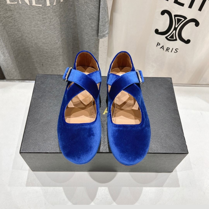 Other flat shoes